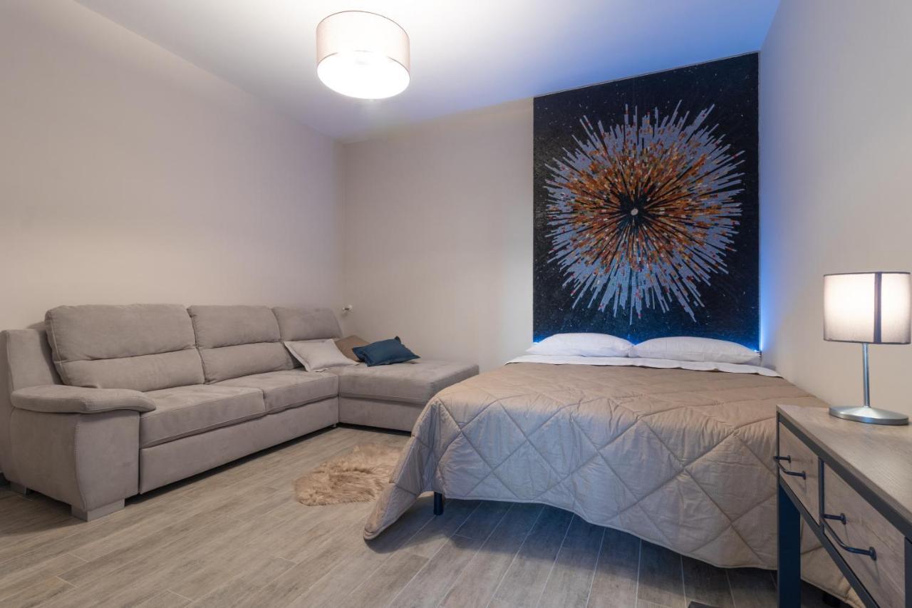 V B M Apartment Bari Bagian luar foto