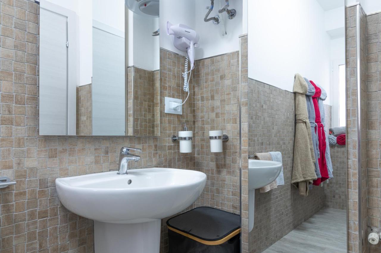 V B M Apartment Bari Bagian luar foto